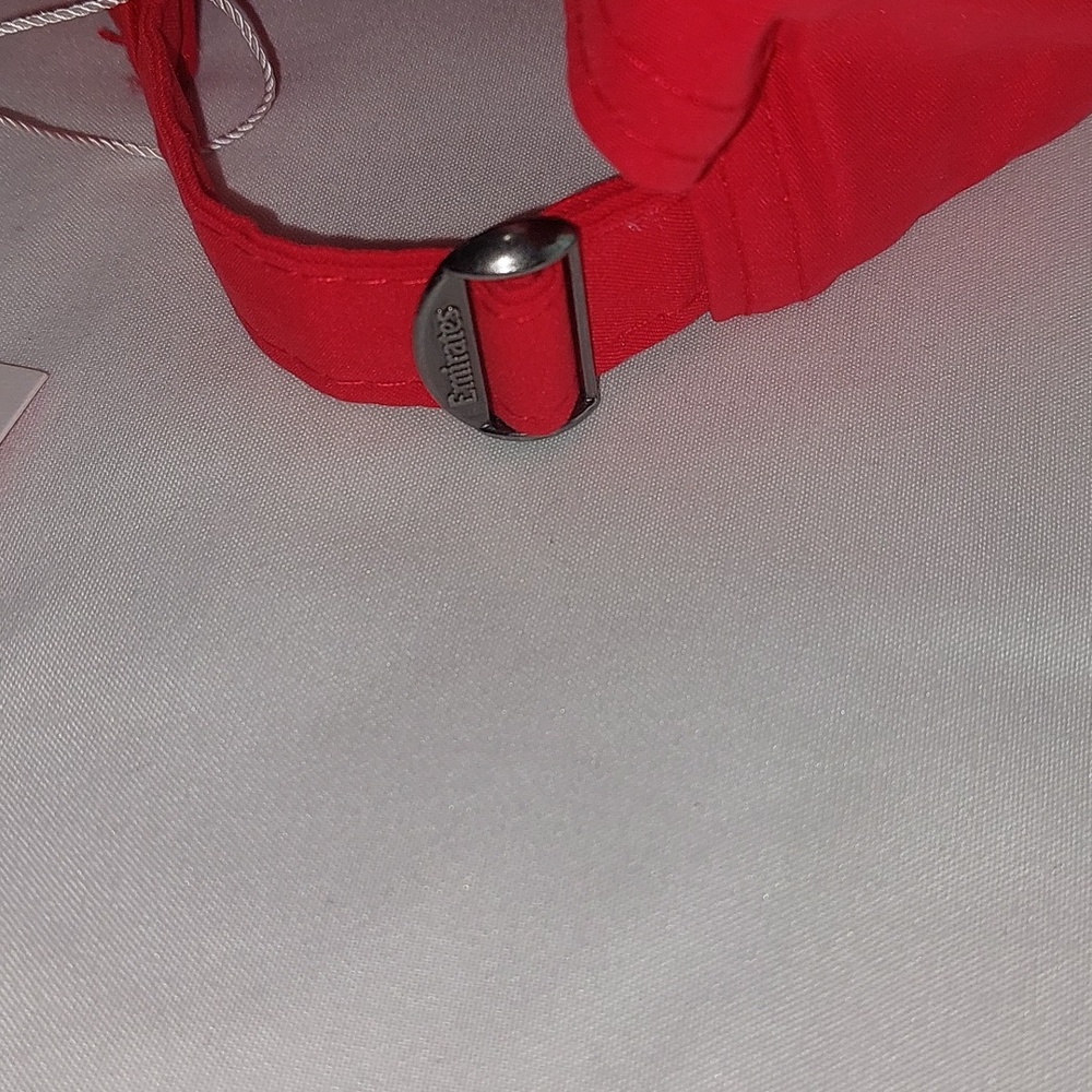 Red Emirates Cap. New Condition - Picture 4 of 5